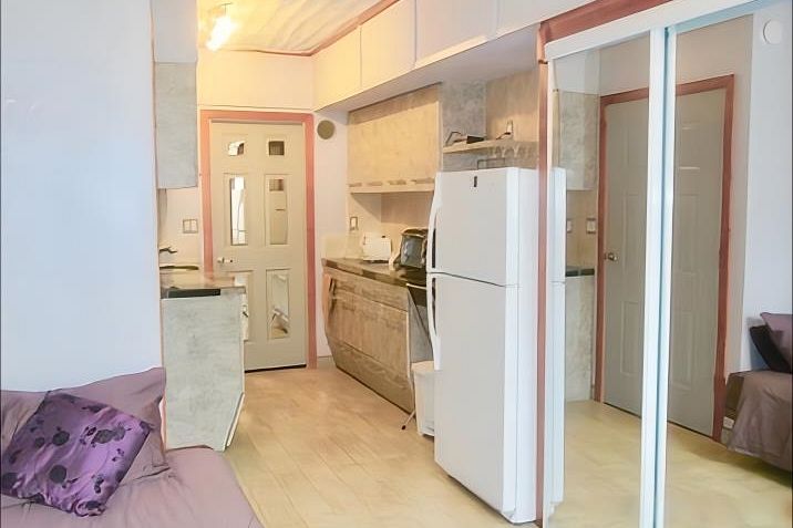 368 E 33rd Avenue Vancouver, BC - 2