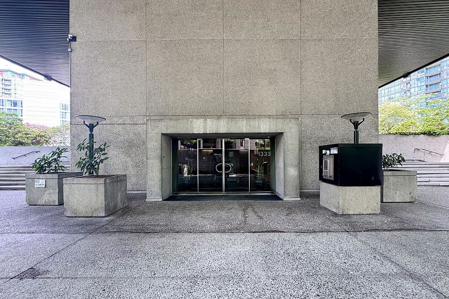 409 1333 W Georgia Street Vancouver, BC - 3