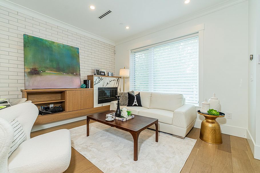 2045 E 51 Avenue Vancouver, BC - 10