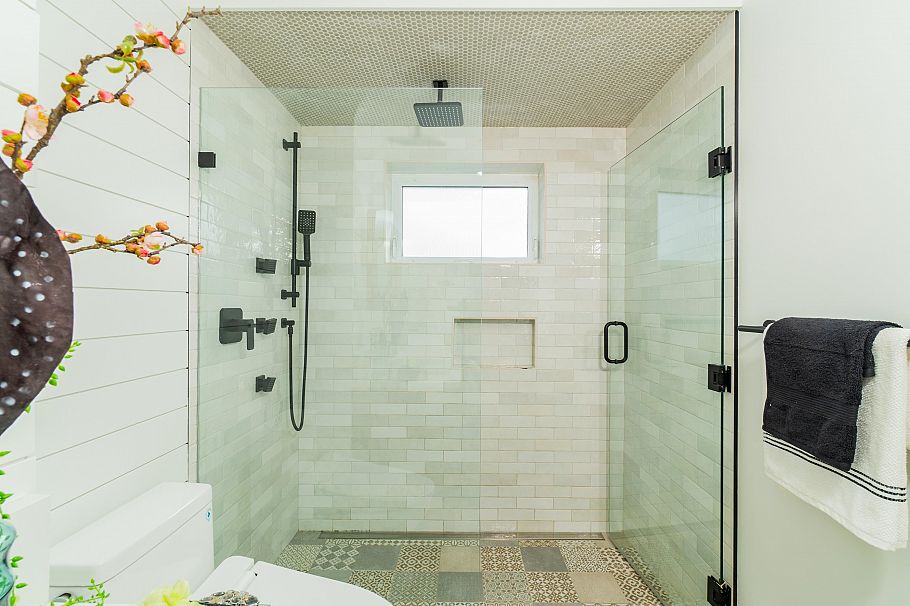 2045 E 51 Avenue Vancouver, BC - 17