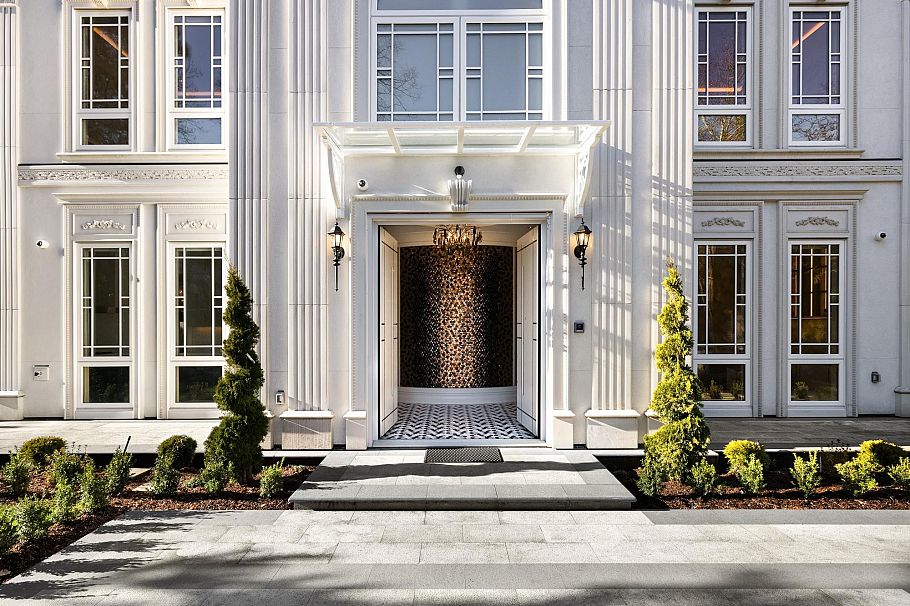 7061 Adera Street Vancouver, BC - 3