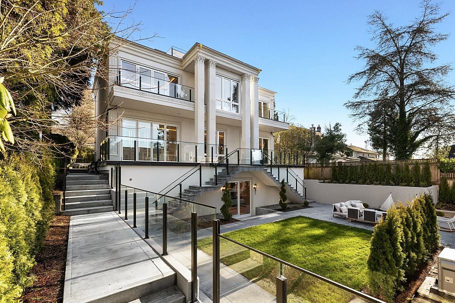 7061 Adera Street Vancouver, BC - 8