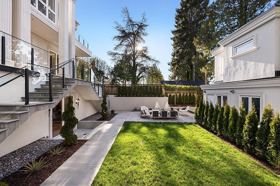 7061 Adera Street Vancouver, BC - 9