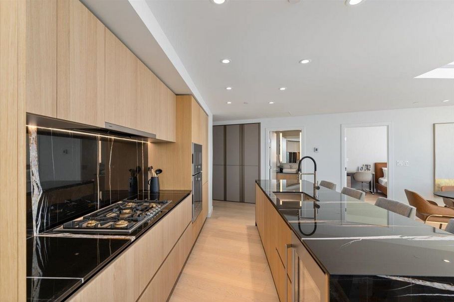 2405 1500 Fern Street North Vancouver, BC - 16