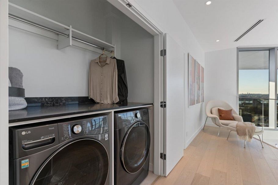 2405 1500 Fern Street North Vancouver, BC - 24