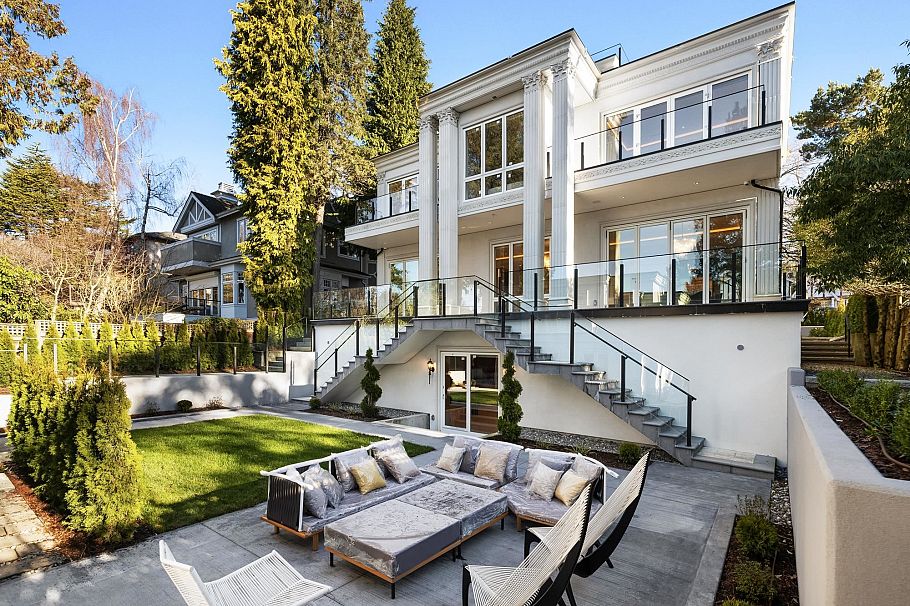 7061 Adera Street Vancouver, BC - 7