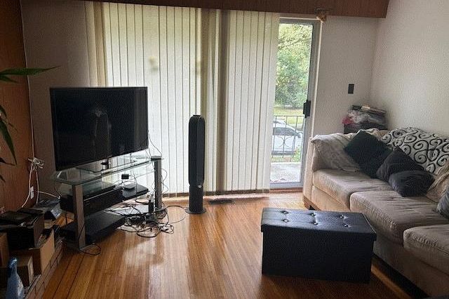 1320 E 11th Avenue Vancouver, BC - 3