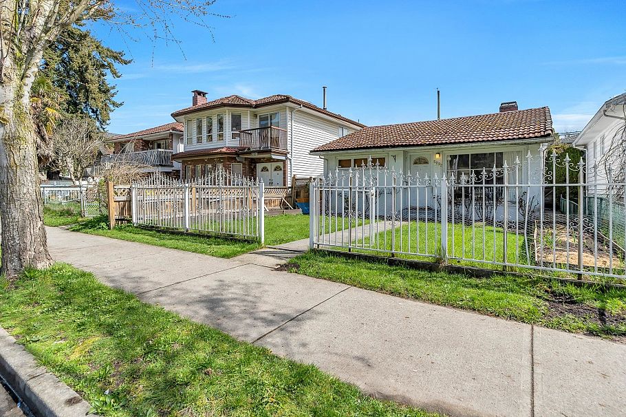 5092 Main Street Vancouver, BC - 2