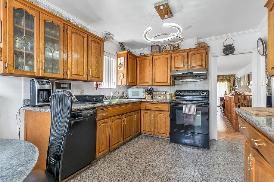 5064 Main Street Vancouver, BC - 8