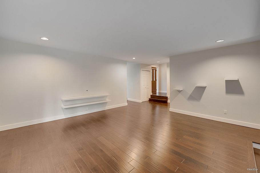 271 Montroyal Boulevard North Vancouver, BC - 13