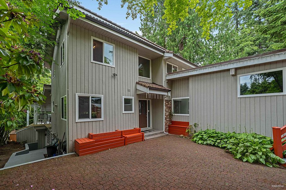 271 Montroyal Boulevard North Vancouver, BC - 1