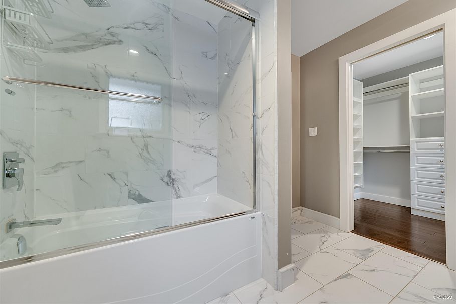 271 Montroyal Boulevard North Vancouver, BC - 27