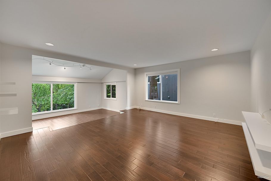 271 Montroyal Boulevard North Vancouver, BC - 15