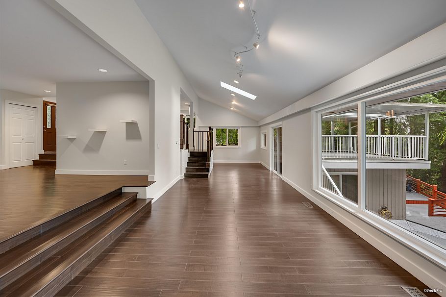 271 Montroyal Boulevard North Vancouver, BC - 11