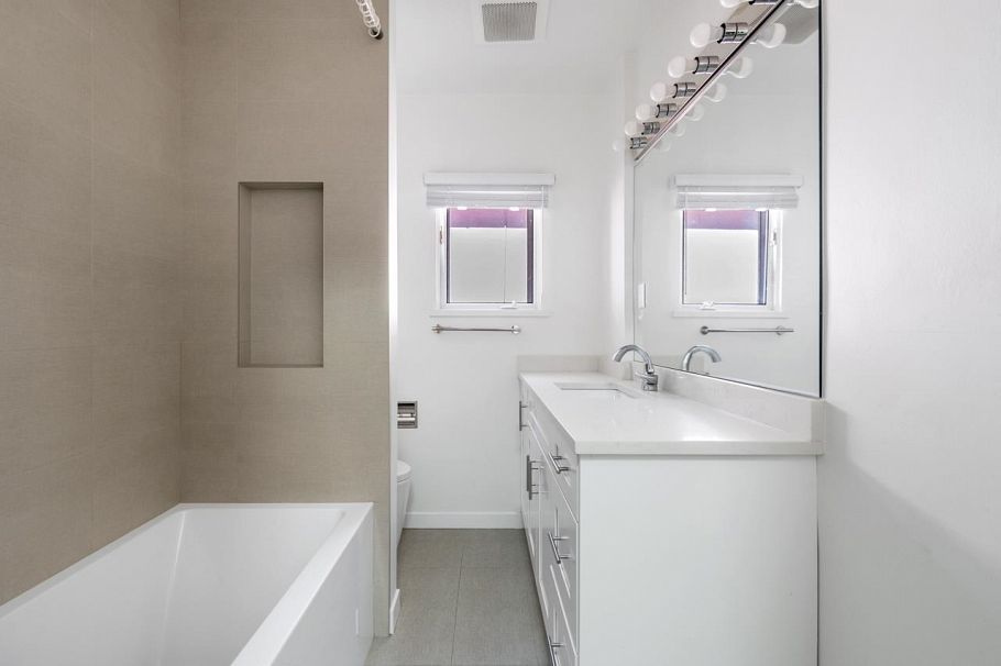 4343 W 15th Avenue Vancouver, BC - 11