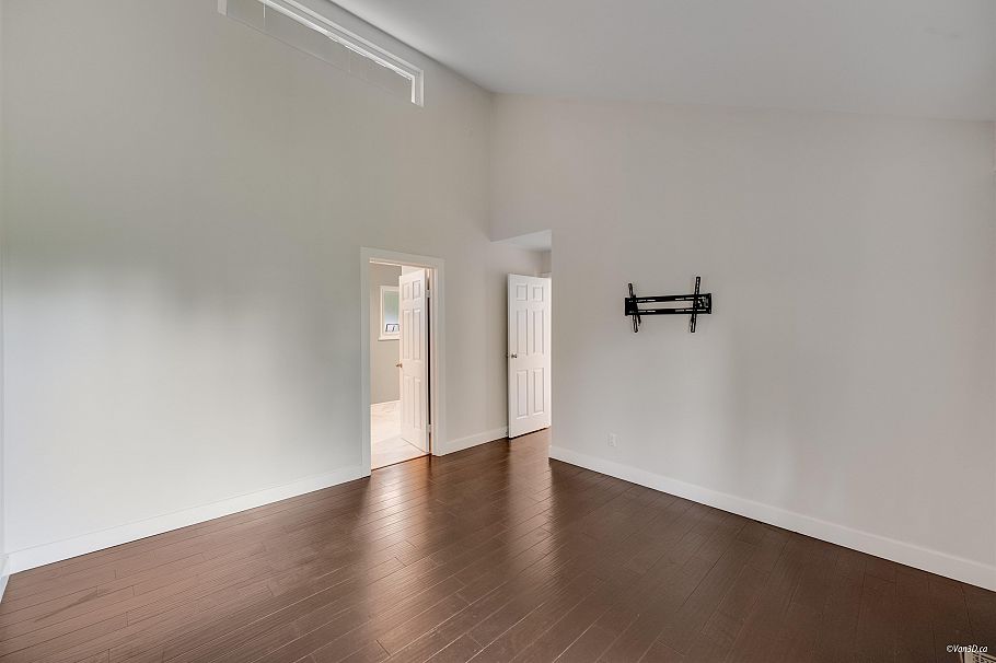 271 Montroyal Boulevard North Vancouver, BC - 28