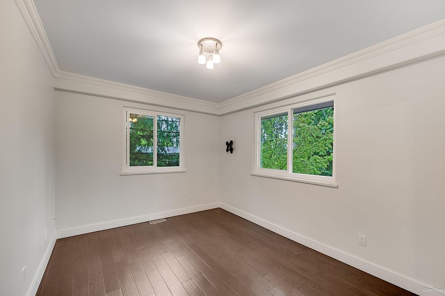 271 Montroyal Boulevard North Vancouver, BC - 31