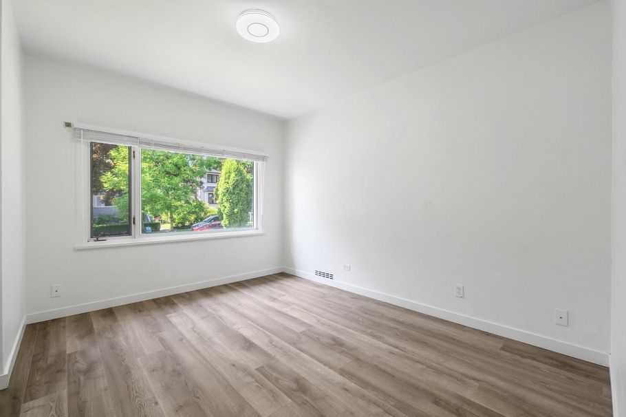 4343 W 15th Avenue Vancouver, BC - 12