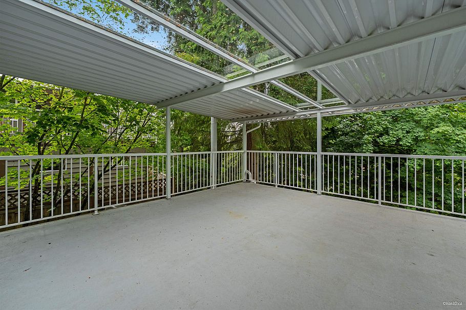 271 Montroyal Boulevard North Vancouver, BC - 34