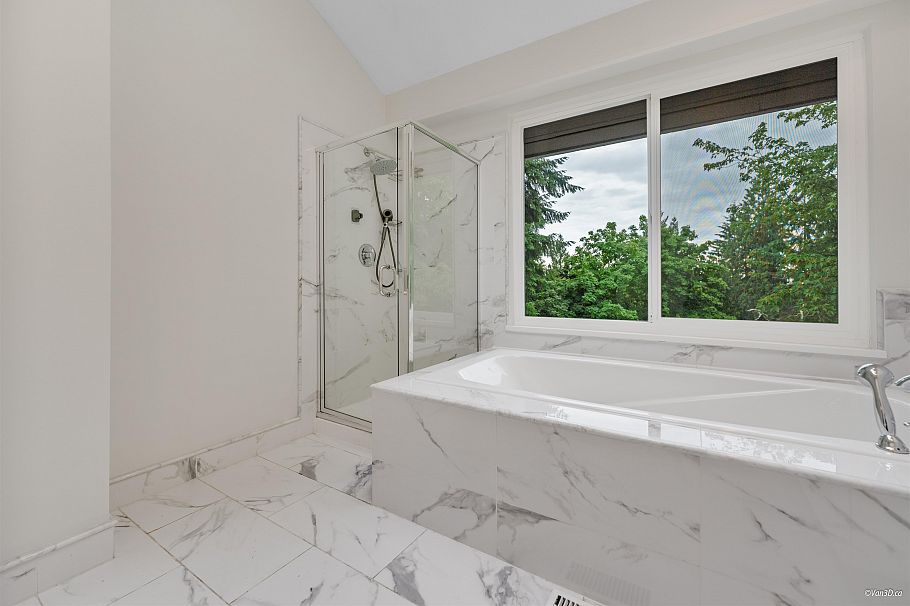 271 Montroyal Boulevard North Vancouver, BC - 25