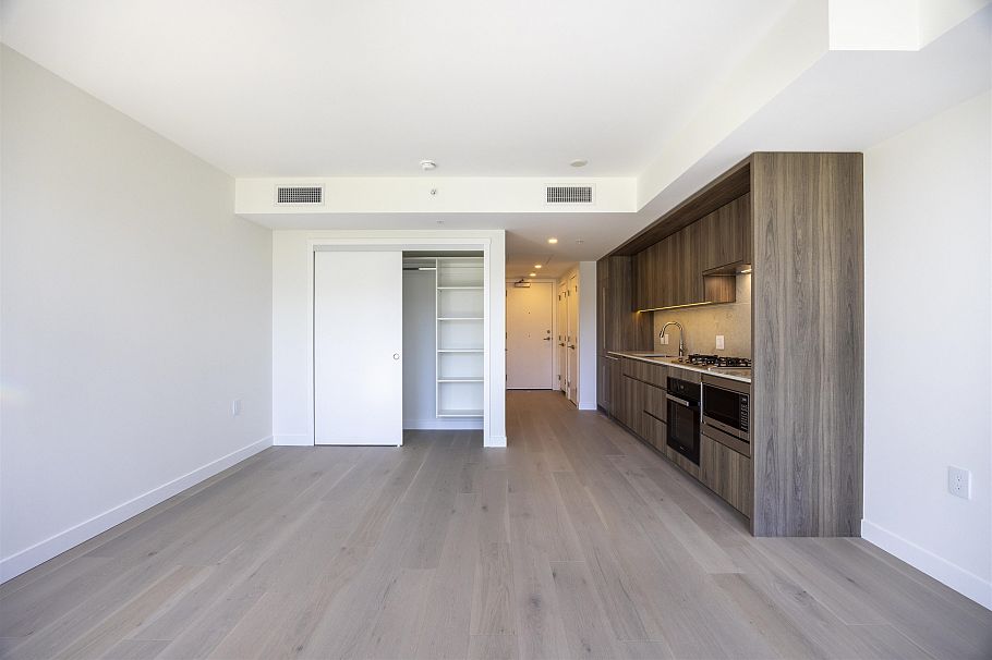 409 5212 Cambie Street Vancouver, BC - 2