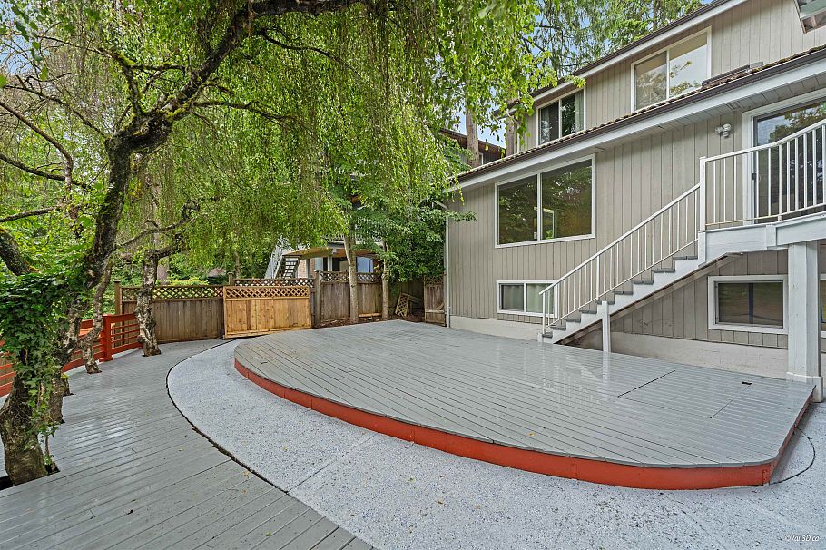 271 Montroyal Boulevard North Vancouver, BC - 36