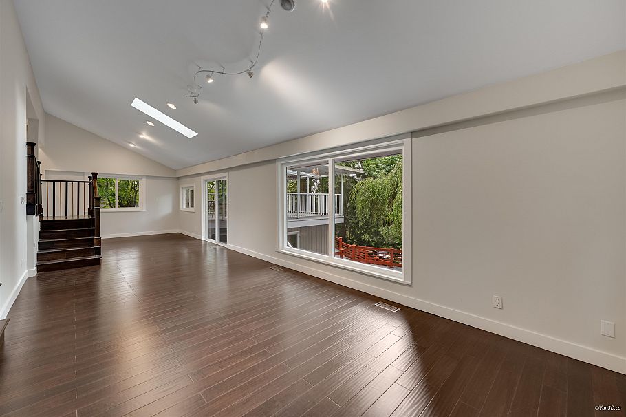 271 Montroyal Boulevard North Vancouver, BC - 12