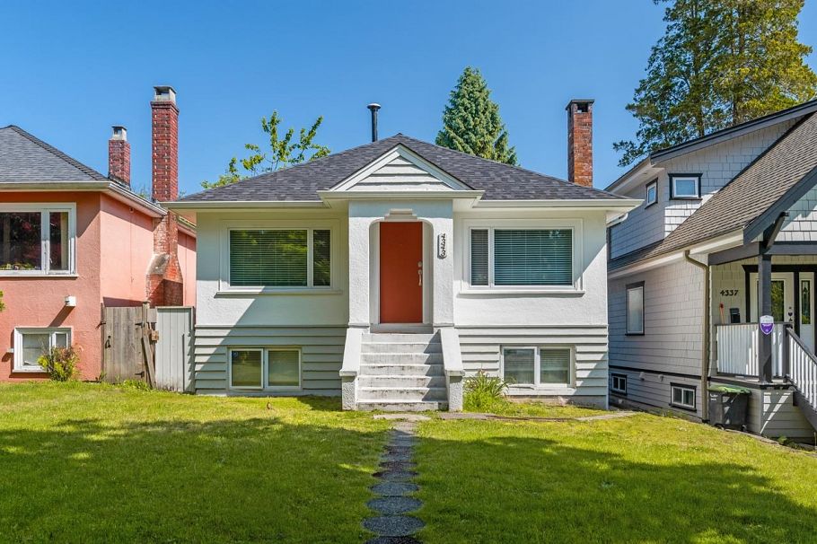 4343 W 15th Avenue Vancouver, BC - 1