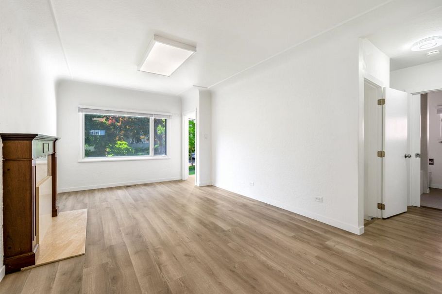 4343 W 15th Avenue Vancouver, BC - 8