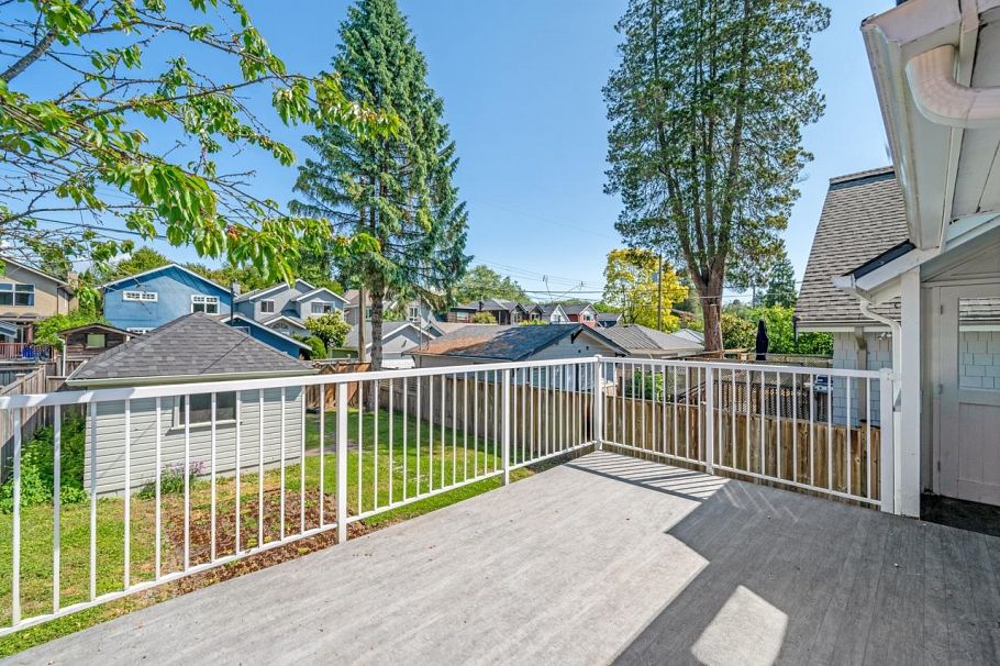 4343 W 15th Avenue Vancouver, BC - 18