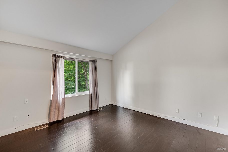 271 Montroyal Boulevard North Vancouver, BC - 29