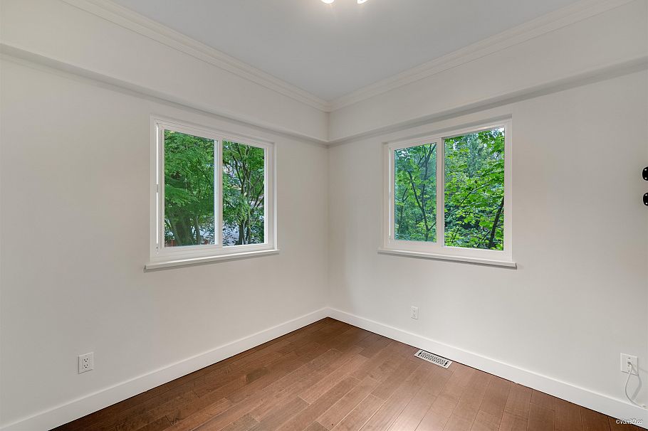 271 Montroyal Boulevard North Vancouver, BC - 32