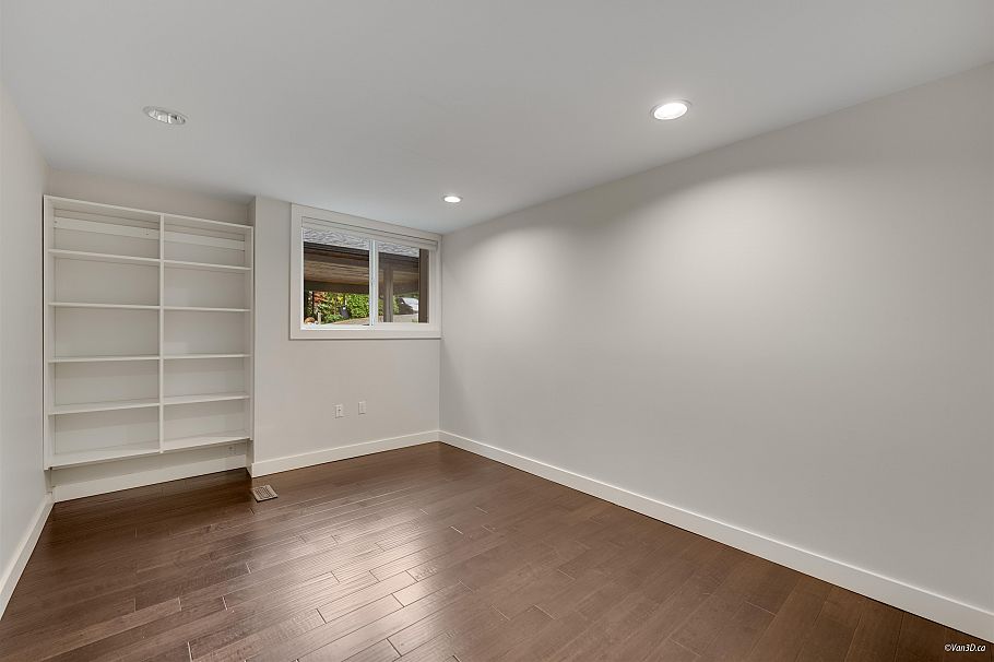 271 Montroyal Boulevard North Vancouver, BC - 17