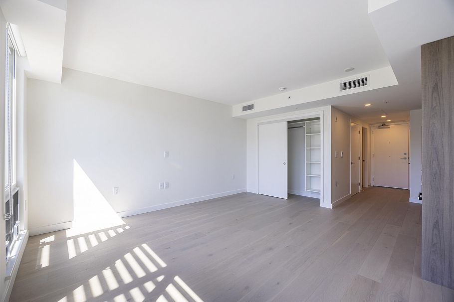 409 5212 Cambie Street Vancouver, BC - 5