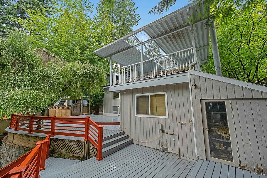 271 Montroyal Boulevard North Vancouver, BC - 39