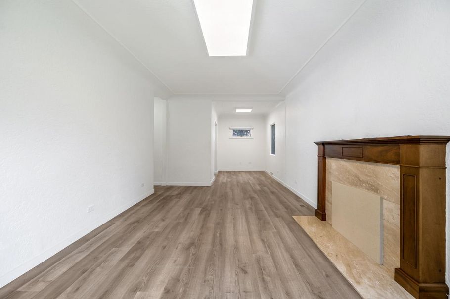 4343 W 15th Avenue Vancouver, BC - 5