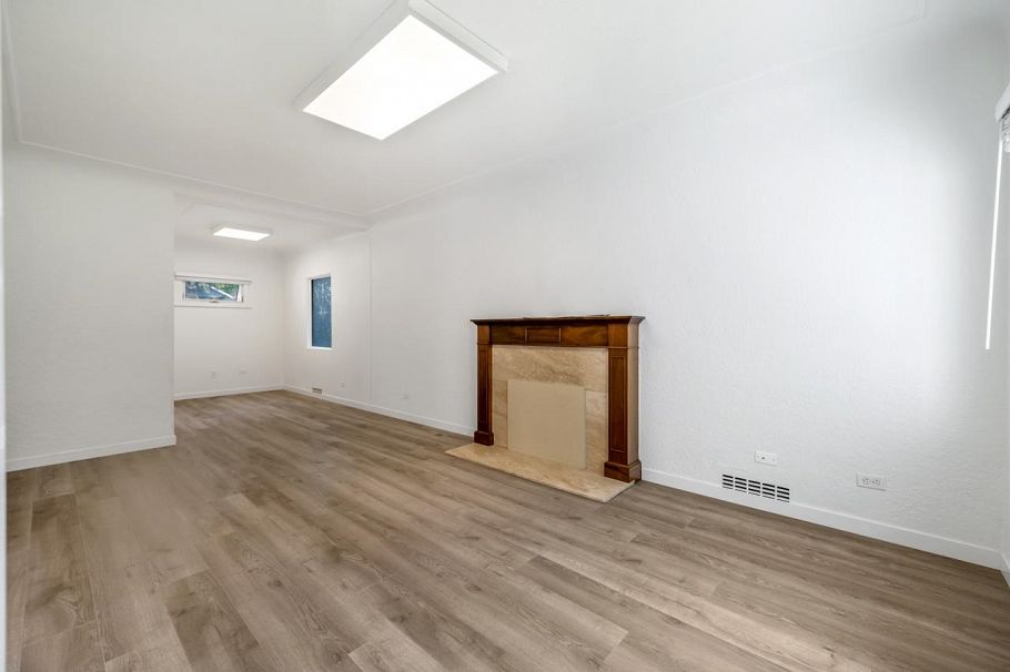 4343 W 15th Avenue Vancouver, BC - 4