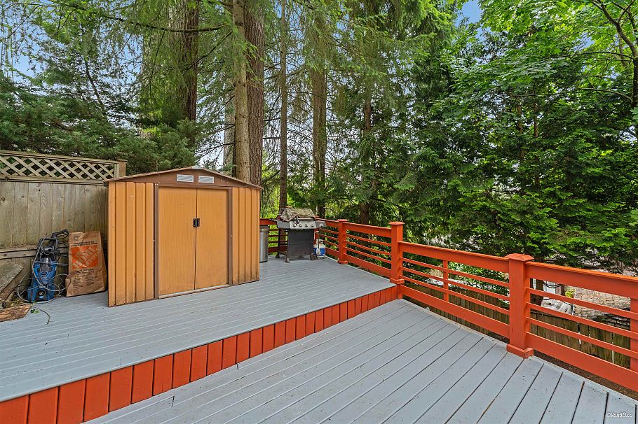 271 Montroyal Boulevard North Vancouver, BC - 38