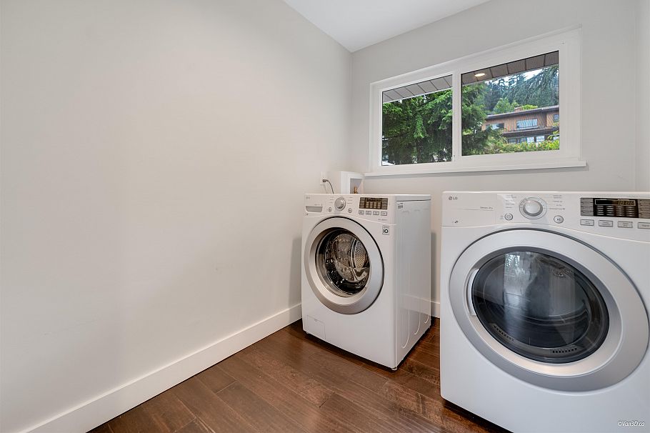 271 Montroyal Boulevard North Vancouver, BC - 23