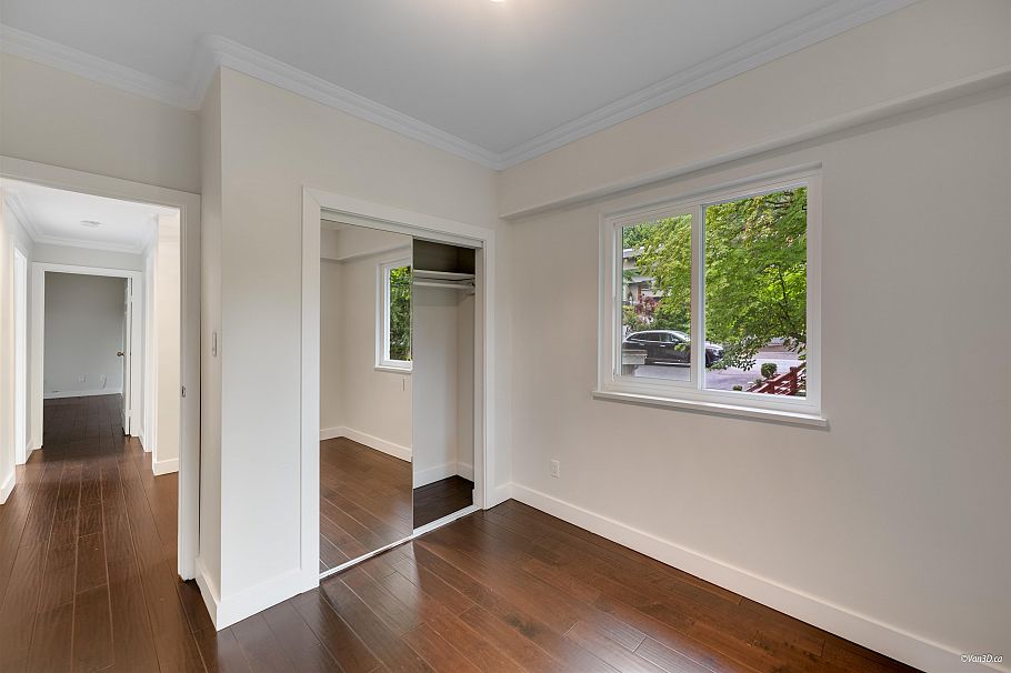 271 Montroyal Boulevard North Vancouver, BC - 33