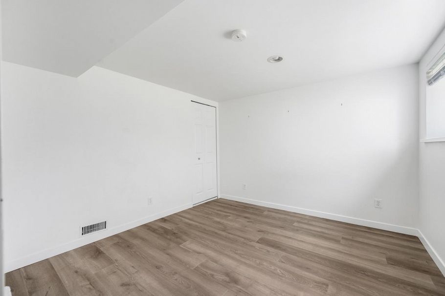 4343 W 15th Avenue Vancouver, BC - 17