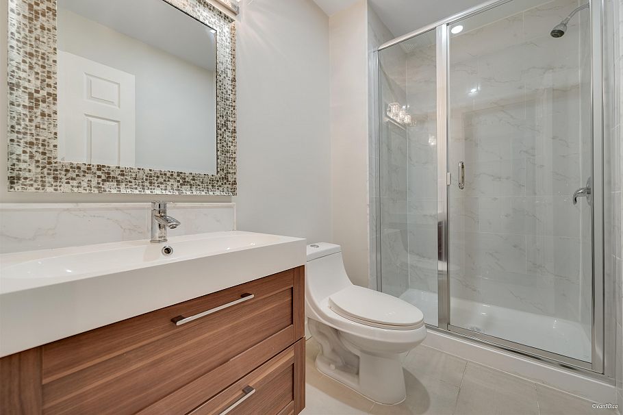 271 Montroyal Boulevard North Vancouver, BC - 16