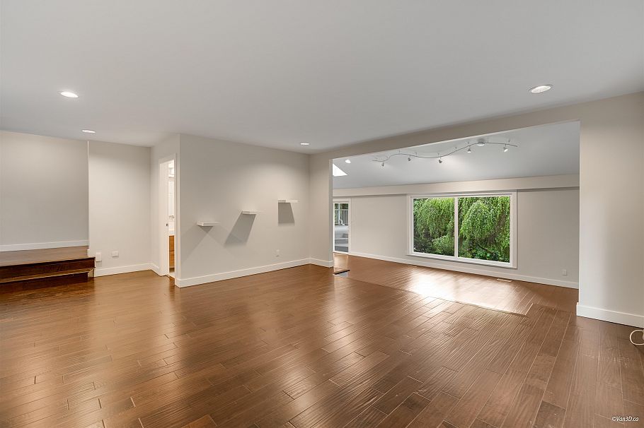 271 Montroyal Boulevard North Vancouver, BC - 14