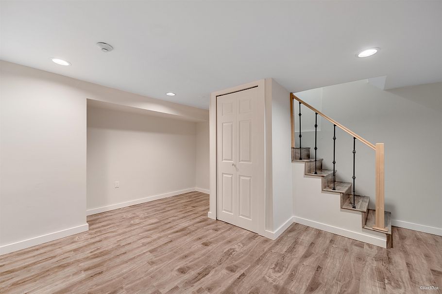 271 Montroyal Boulevard North Vancouver, BC - 19