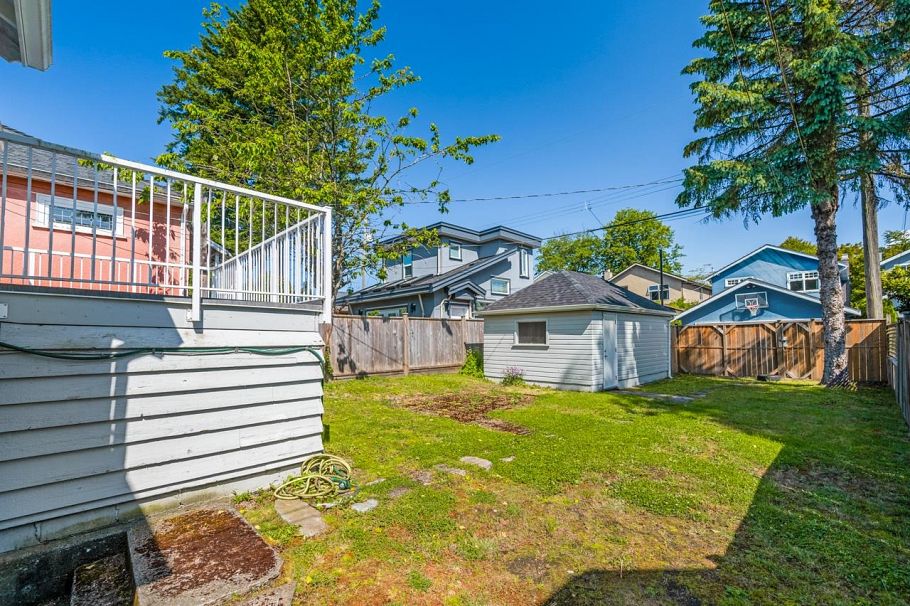 4343 W 15th Avenue Vancouver, BC - 2