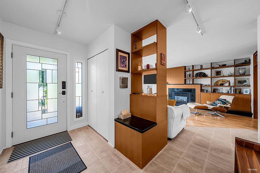 1106 Ironwork Passage Vancouver, BC - 5