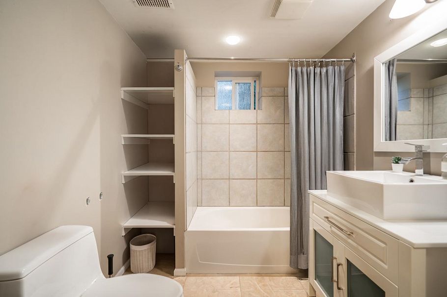 1358 E 14th Street North Vancouver, BC - 32