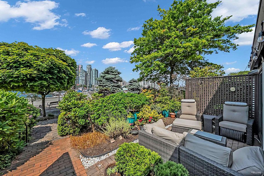 1106 Ironwork Passage Vancouver, BC - 10