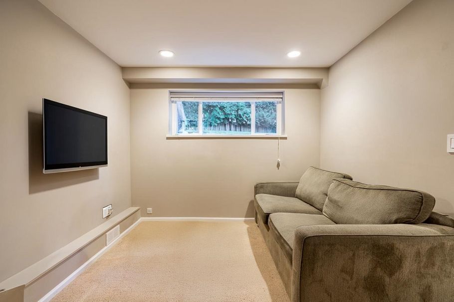 1358 E 14th Street North Vancouver, BC - 31