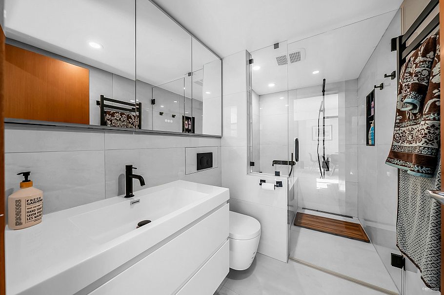 1106 Ironwork Passage Vancouver, BC - 24